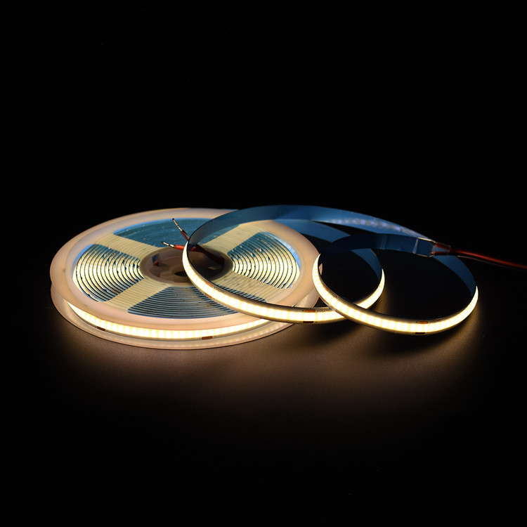 柔軟なCOB LEDストライプライト - 24V,320LED,3000K色温,8mm幅,3年間の保証 - アドレッドLED