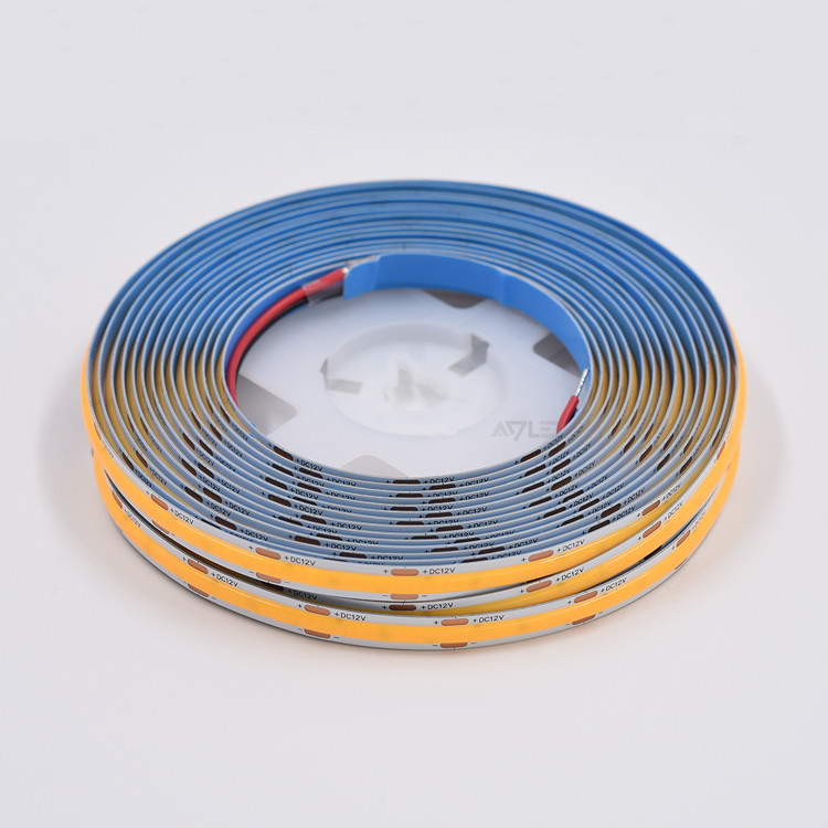 8MM 12V/24V 480LED LED ストライプ 5メートル/リール 高密度チップ・オン・ボード技術によるライトプロジェクト